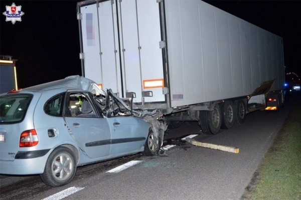 В Польше водитель Renault въехал в фуру белоруса и погиб