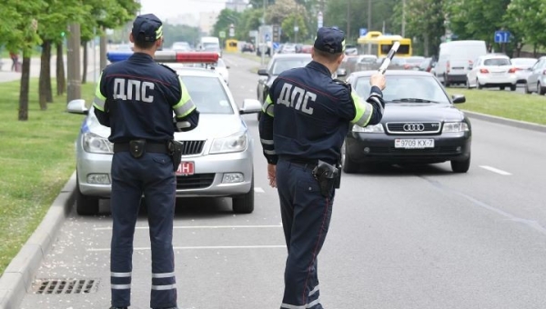 Водители будут обязаны ездить с ближним светом фар днем. В каких числах?