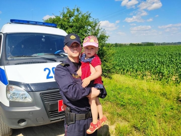 Мужчина с трехлетней дочкой ждал жену на остановке в Барановичах и заснул. Девочка пропала Мужчина с трехлетней дочкой ждал жену на остановке в Барановичах и заснул. Девочка пропала