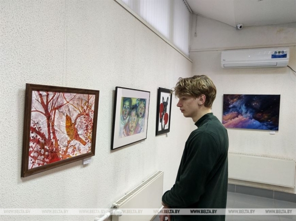 Юбилейную выставку молодых художников «Усе разам» презентовали в Бресте Юбилейную выставку молодых художников «Усе разам» презентовали в Бресте