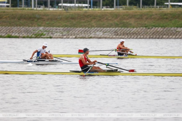 Более 200 гребцов из Беларуси и России соревнуются на открытом чемпионате в Бресте