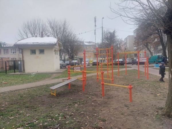 Новая воркаут-площадка появилась в жилом дворе на проспекте Машерова в Бресте