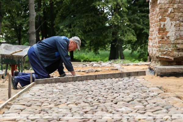 Реставрация каплицы-усыпальницы рода Ожешко в Дрогичинском районе вызывает интерес у туристов Реставрация каплицы-усыпальницы рода Ожешко в Дрогичинском районе вызывает интерес у туристов