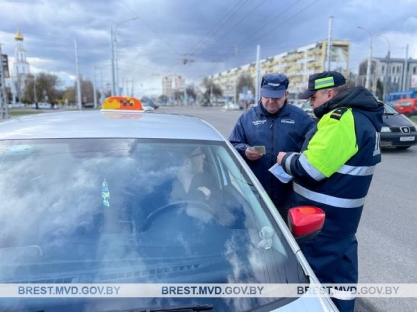 ГАИ Бреста: «таксисты» в погоне за заработком ежедневно игнорируют ПДД ГАИ Бреста: «таксисты» в погоне за заработком ежедневно игнорируют ПДД