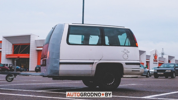 Белорус распилил автомобиль, чтобы сделать из него прицеп