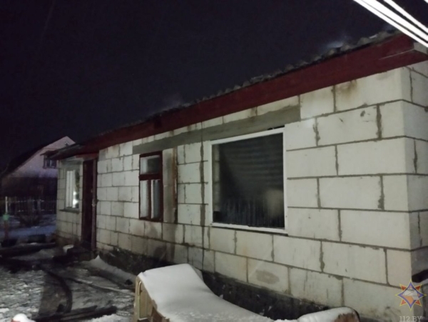 На пожаре в Барановичах мужчина спас соседку На пожаре в Барановичах мужчина спас соседку