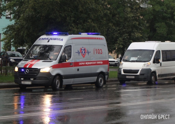 Маршрутка сбила подростка на пешеходном переходе в Бресте Маршрутка сбила подростка на пешеходном переходе в Бресте