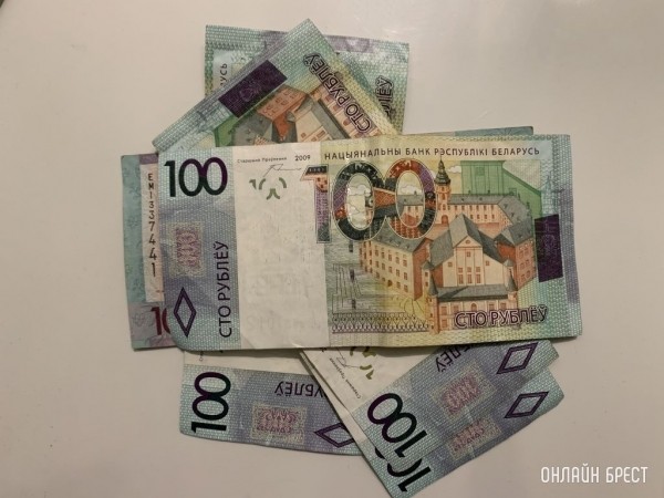 Во всех районах Беларуси упали зарплаты, в некоторых — больше чем на 300 рублей