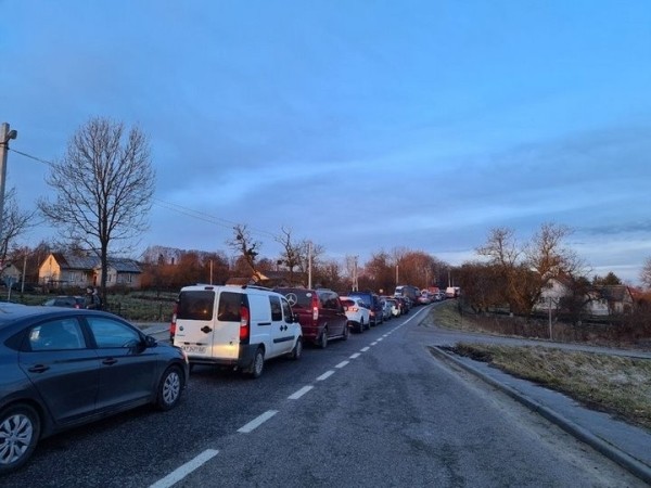 Украину покинули полмиллиона человек. Белорусы о том, как трое суток стояли в пробке на границе