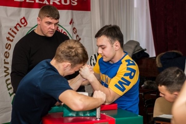 Команда из Каменецкого района победила в республиканских соревнованиях по армрестлингу