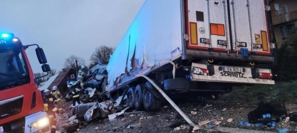 Белорусский дальнобойщик совершил опасный обгон на дороге, где пару дней назад погиб белорус Белорусский дальнобойщик совершил опасный обгон на дороге, где пару дней назад погиб белорус