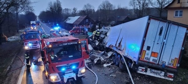 Белорусский дальнобойщик совершил опасный обгон на дороге, где пару дней назад погиб белорус Белорусский дальнобойщик совершил опасный обгон на дороге, где пару дней назад погиб белорус