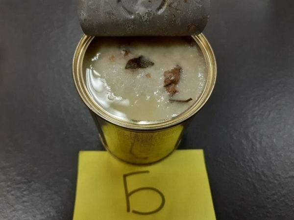 Сколько мяса в белорусской тушенке? Показываем, что внутри банок от трех производителей продукта