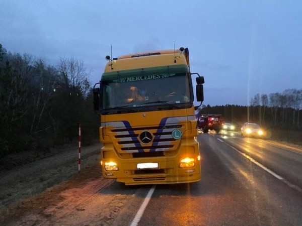 Полуприцеп грузового автомобиля полностью сгорел в Ивацевичском районе