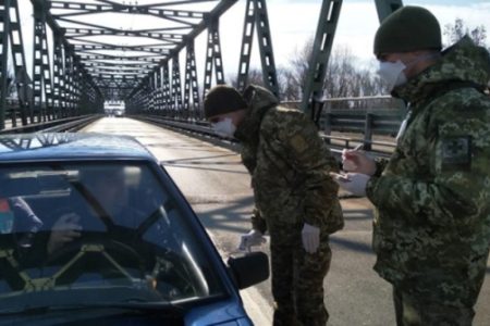Украина закрывает пункты пропуска на границе с Россией и Беларусью