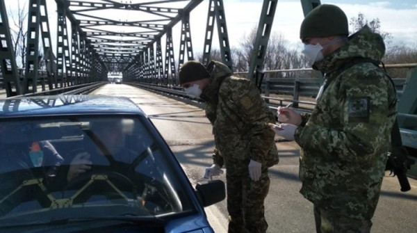 Украина закрывает пункты пропуска на границе с Россией и Беларусью