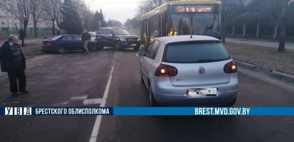 В Пинске произошло тройное ДТП