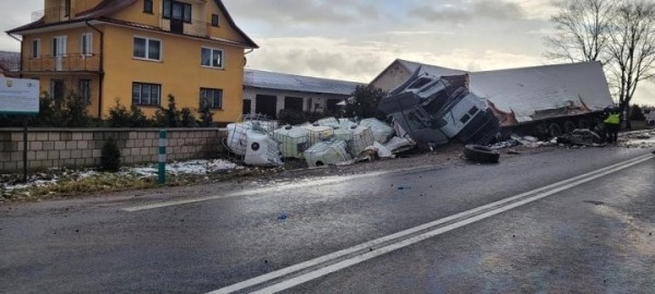 Белорусский дальнобойщик совершил опасный обгон на дороге, где пару дней назад погиб белорус Белорусский дальнобойщик совершил опасный обгон на дороге, где пару дней назад погиб белорус