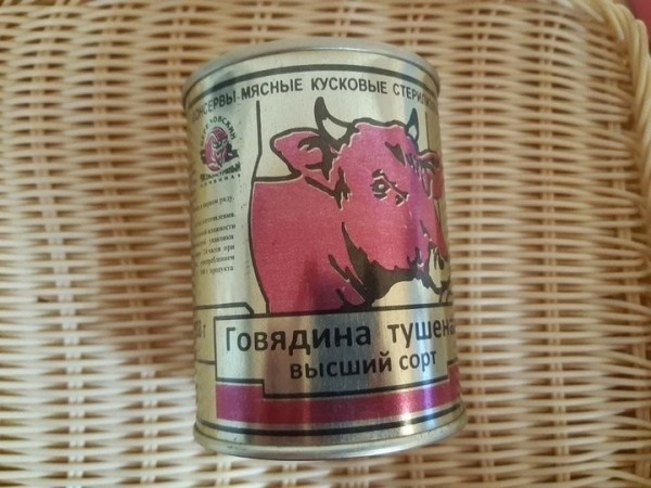 Сколько мяса в белорусской тушенке? Показываем, что внутри банок от трех производителей продукта