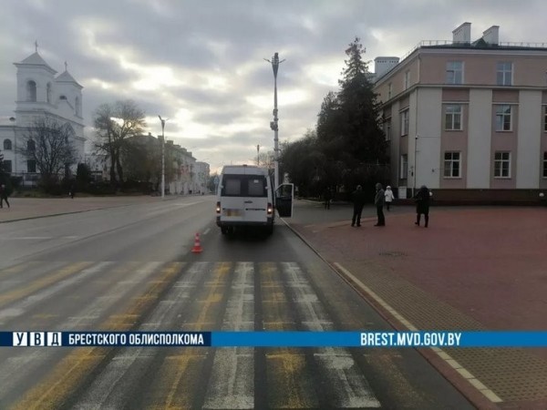 В Бресте на улице Ленина маршрутка сбила пенсионерку В Бресте на улице Ленина маршрутка сбила пенсионерку