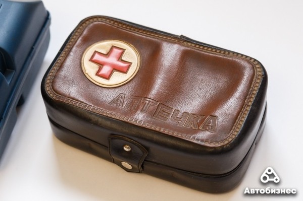 Раньше было лучше? Сравнили автомобильную аптечку из СССР с современной