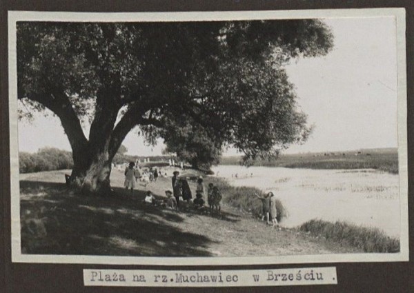 Пляж на р. Мухавец в Бресте, 1920-е
             
                Пляж на р. Мухавец в Бресте, 1920-е