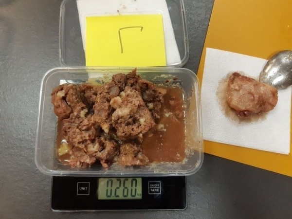 Сколько мяса в белорусской тушенке? Показываем, что внутри банок от трех производителей продукта