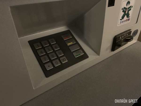 Инфокиоск взял у белоруса валюту, а потом передумал. Но тот уже ушел домой Инфокиоск взял у белоруса валюту, а потом передумал. Но тот уже ушел домой