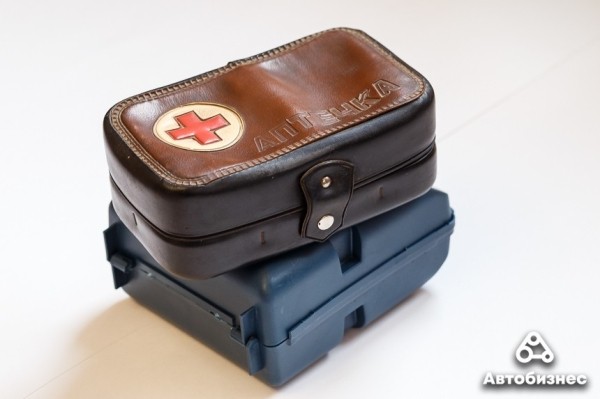 Раньше было лучше? Сравнили автомобильную аптечку из СССР с современной