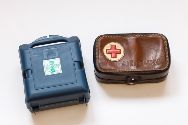 Раньше было лучше? Сравнили автомобильную аптечку из СССР с современной