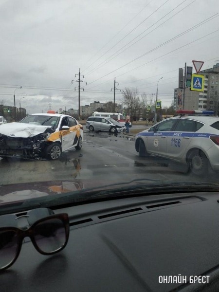 
                Читатель: Авария в Бресте с участием такси
            