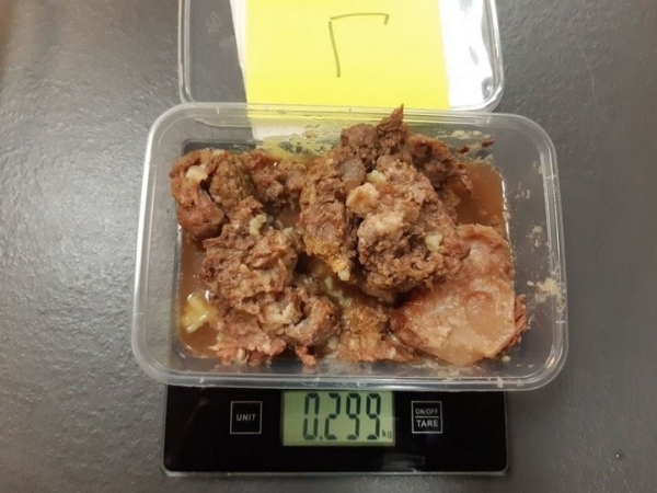 Сколько мяса в белорусской тушенке? Показываем, что внутри банок от трех производителей продукта