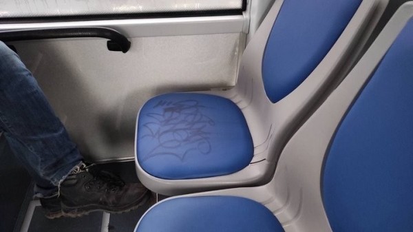 Салон одного из новых троллейбусов Бреста испортили вандалы