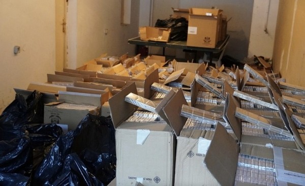 Выгружали сигареты экскаватором. В Литве задержали белорусов, которые перевозили контрабанду на 290 тысяч евро