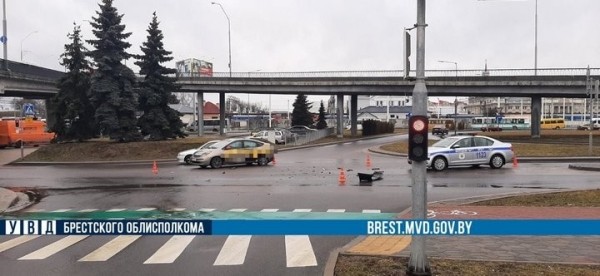 ДТП с автомобилем такси в Бресте. ГАИ рассказала подробности ДТП с автомобилем такси в Бресте. ГАИ рассказала подробности