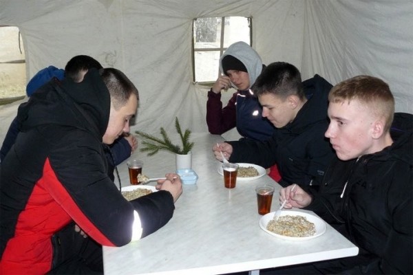 Школьники из Бреста и Каменца оценили армейский быт в День открытых дверей в 111 артбригаде Школьники из Бреста и Каменца оценили армейский быт в День открытых дверей в 111 артбригаде