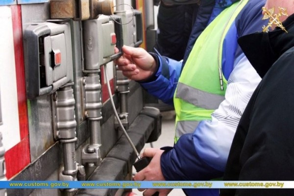 На границу ищут сотрудников, которые будут пломбировать фуры. Сколько платят? На границу ищут сотрудников, которые будут пломбировать фуры. Сколько платят?