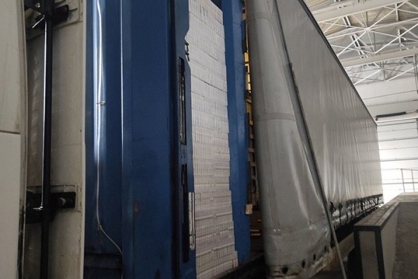 Пустая по документам фура оказалась не такой уж пустой – вот сколько сигарет нашли в полуприцепе Пустая по документам фура оказалась не такой уж пустой – вот сколько сигарет нашли в полуприцепе