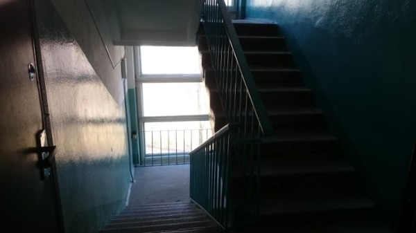 «Спрашивал: какая надобность ходить вечером по квартире?» Как двух парней мучил жалобами очень чуткий сосед «Спрашивал: какая надобность ходить вечером по квартире?» Как двух парней мучил жалобами очень чуткий сосед