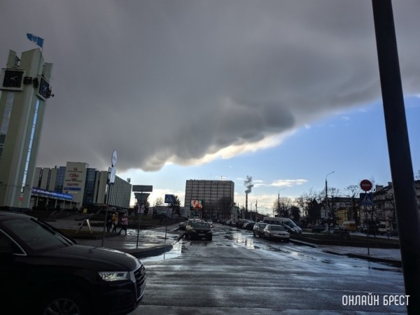 На ближайшие сутки по Бресту объявлен оранжевый уровень опасности