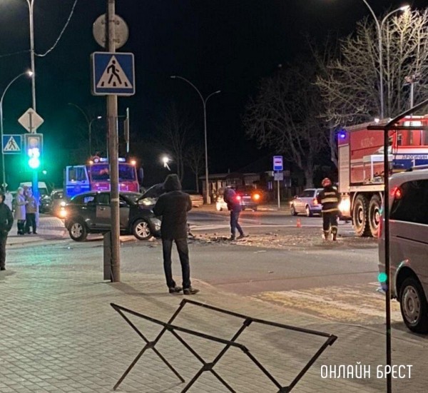 Очевидец: Брестская область. В Дрогичине произошло серьёзное ДТП
Очевидец: Брестская область. В Дрогичине произошло серьёзное ДТП