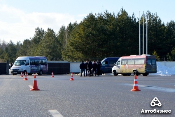 «Они же профессионалы с опытом, поэтому настроены критично». Как маршрутчиков учат безопасной езде «Они же профессионалы с опытом, поэтому настроены критично». Как маршрутчиков учат безопасной езде