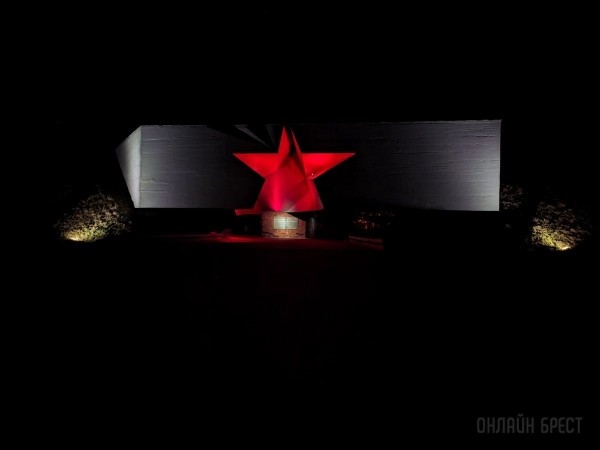 
                Читатель: Брестская крепость вечером
            