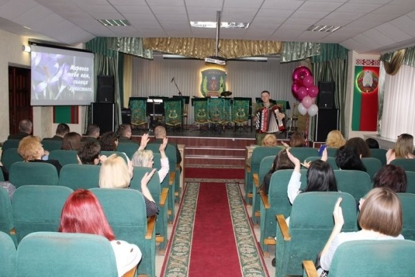 Пинские пограничники поздравили женщин с 8 Марта