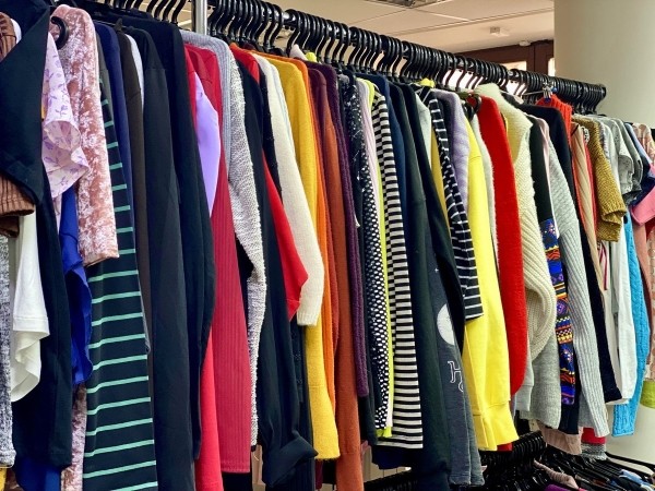 Секонд-хенд «Bonus» на Маяковского в Бресте оденет вас в известные бренды. Женская, мужская и детская одежда элитных категорий