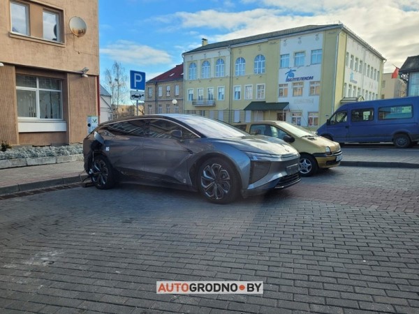 HiPhi X: в Гродно прибыл один из самых дорогих китайских электромобилей. 7 дверей и множество передовых решений HiPhi X: в Гродно прибыл один из самых дорогих китайских электромобилей. 7 дверей и множество передовых решений