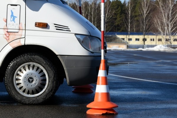 «Они же профессионалы с опытом, поэтому настроены критично». Как маршрутчиков учат безопасной езде «Они же профессионалы с опытом, поэтому настроены критично». Как маршрутчиков учат безопасной езде