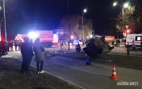 Очевидец: Брестская область. В Дрогичине произошло серьёзное ДТП
Очевидец: Брестская область. В Дрогичине произошло серьёзное ДТП