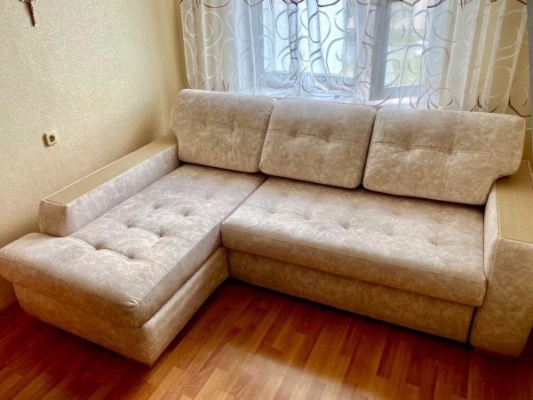 Из уставшего, изношенного дивана в шикарный и стильный предмет интерьера. Мастерская по перетяжке и ремонту мебели исполняет желания своих клиентов