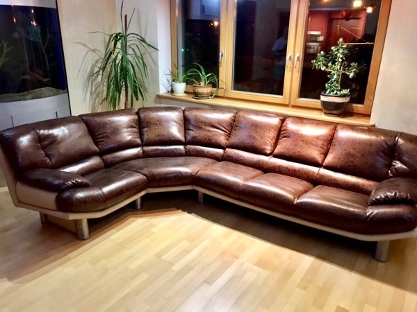 Из уставшего, изношенного дивана в шикарный и стильный предмет интерьера. Мастерская по перетяжке и ремонту мебели исполняет желания своих клиентов